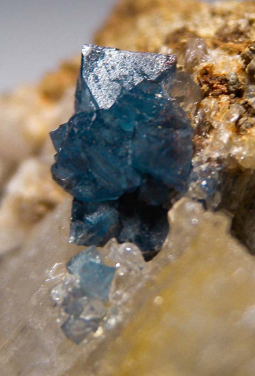 Scorodite with Selenite from Mina Oujela, Mapimi, Durango, Mexico [db_pics/pics/fm390e.jpg]