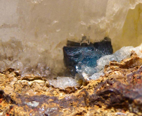 Scorodite with Selenite from Mina Oujela, Mapimi, Durango, Mexico [db_pics/pics/fm390f.jpg]