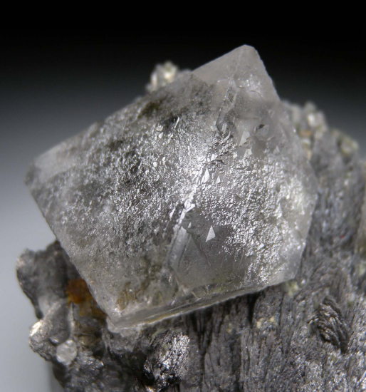 Fluorite on Lollingite from Huanggang Mine, Inner Mongolia, China [db_pics/pics/fm397d.jpg]