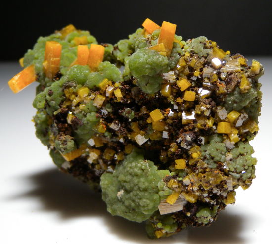 Wulfenite with Mimetite from Mina Ojuela, Mapimi, Durango, Mexico [db_pics/pics/fm441d.jpg]