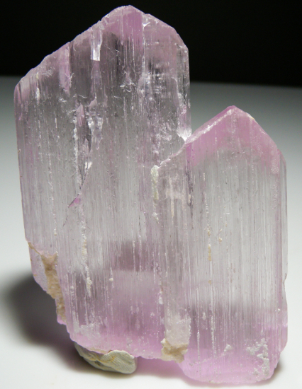 Kunzite from Nuristan, Afghanistan [db_pics/pics/fm445e.jpg]