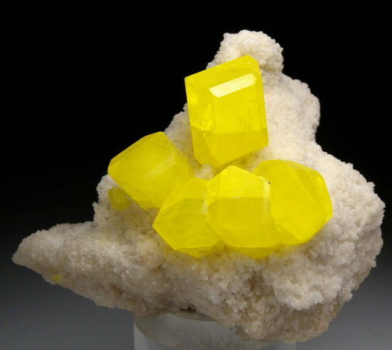 Sulfur from Cozzodisi Mine, Sicily, Italy [db_pics/pics/fm467a.jpg]