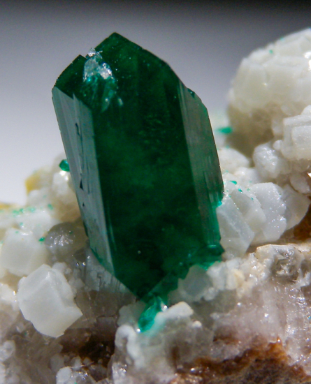 Willemite and Dioptase from Gotala, near Mindouli, Pool Dept., Rep. of Congo [db_pics/pics/fm500d.jpg]