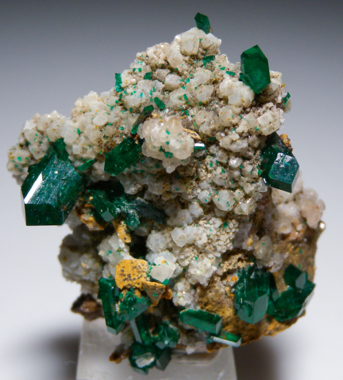 Willemite and Dioptase from Gotala, near Mindouli, Pool Dept., Rep. of Congo [db_pics/pics/fm504d.jpg]