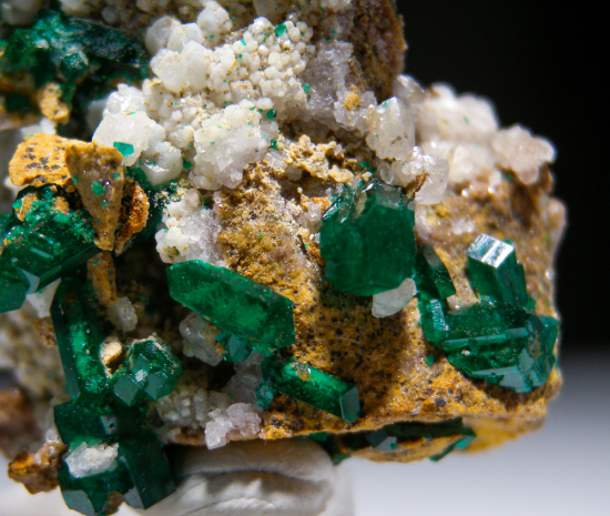 Willemite and Dioptase from Gotala, near Mindouli, Pool Dept., Rep. of Congo [db_pics/pics/fm504e.jpg]