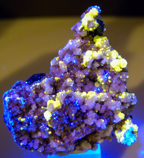 Willemite and Dioptase from Gotala, near Mindouli, Pool Dept., Rep. of Congo [db_pics/pics/fm505x.jpg]