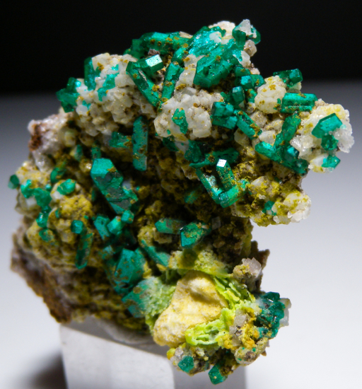 Willemite and Dioptase from Gotala, near Mindouli, Pool Dept., Rep. of Congo [db_pics/pics/fm506c.jpg]