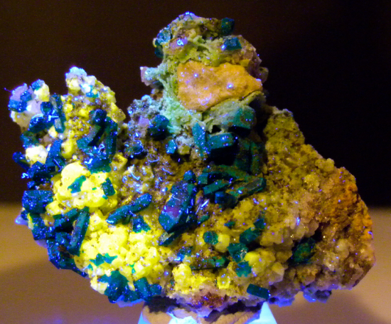 Willemite and Dioptase from Gotala, near Mindouli, Pool Dept., Rep. of Congo [db_pics/pics/fm506x.jpg]