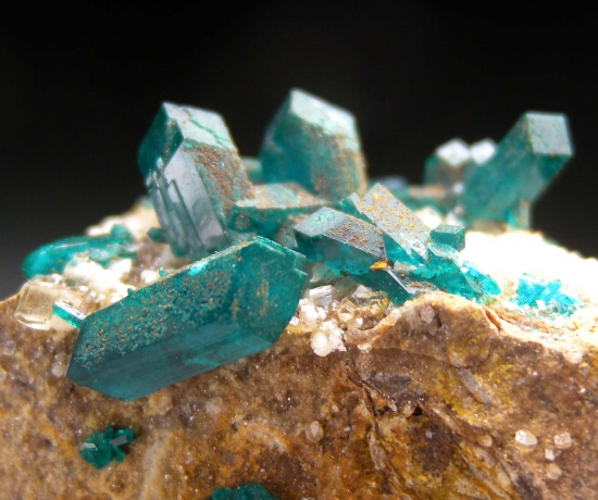 Willemite and Dioptase from Gotala, near Mindouli, Pool Dept., Rep. of Congo [db_pics/pics/fm507b.jpg]