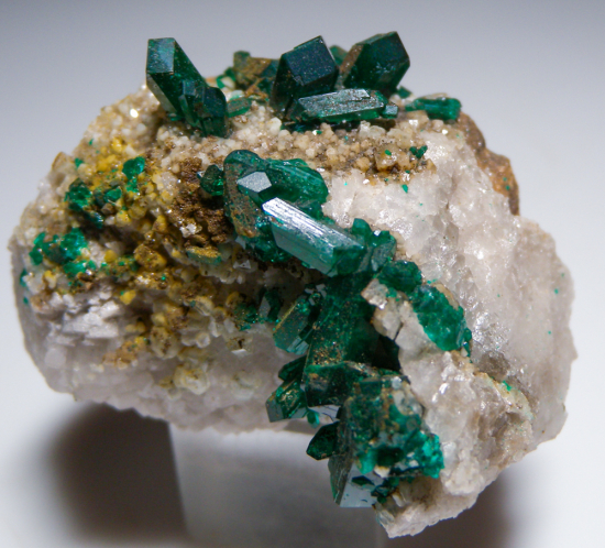 Willemite and Dioptase from Gotala, near Mindouli, Pool Dept., Rep. of Congo [db_pics/pics/fm507c.jpg]