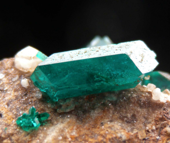 Willemite and Dioptase from Gotala, near Mindouli, Pool Dept., Rep. of Congo [db_pics/pics/fm507d.jpg]