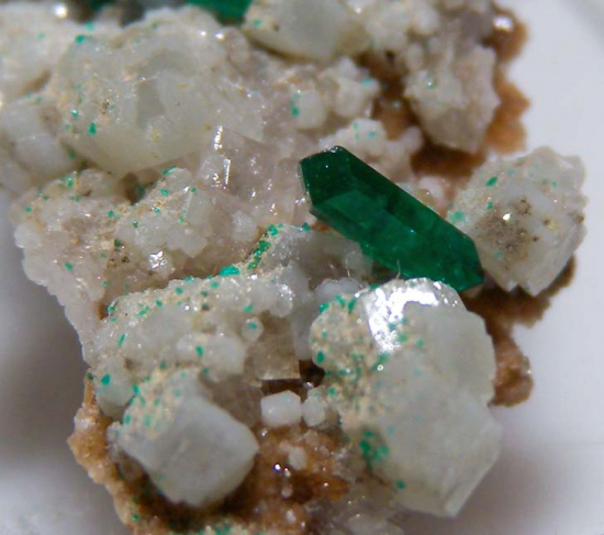 Willemite and Dioptase from Gotala, near Mindouli, Pool Dept., Rep. of Congo [db_pics/pics/fm511e.jpg]