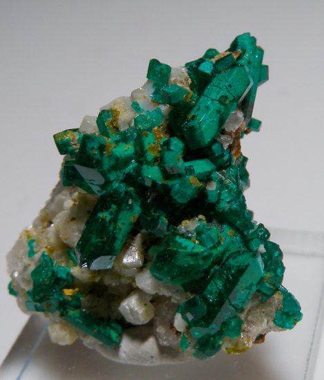 Willemite and Dioptase from Gotala, near Mindouli, Pool Dept., Rep. of Congo [db_pics/pics/fm514d.jpg]