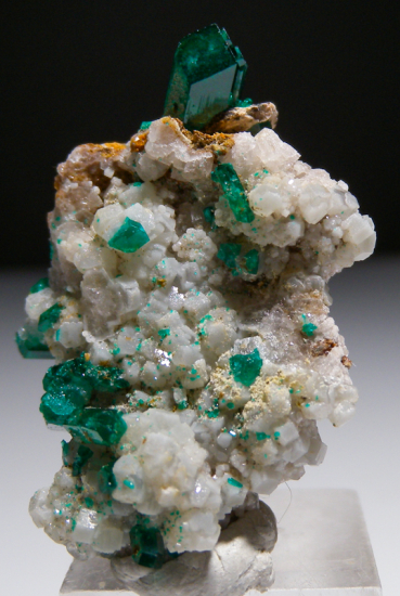 Willemite and Dioptase from Gotala, near Mindouli, Pool Dept., Rep. of Congo [db_pics/pics/fm515a.jpg]