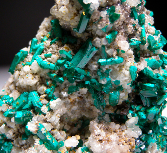 Willemite and Dioptase from Gotala, near Mindouli, Pool Dept., Rep. of Congo [db_pics/pics/fm518d.jpg]