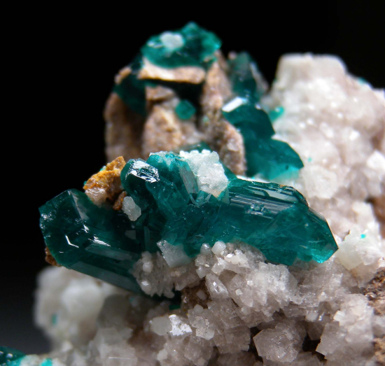 Willemite and Dioptase from Gotala, near Mindouli, Pool Dept., Rep. of Congo [db_pics/pics/fm519c.jpg]