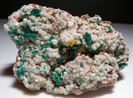 Willemite and Dioptase from Gotala, near Mindouli, Pool Dept., Rep. of Congo [db_pics/pics/fm520a.jpg]