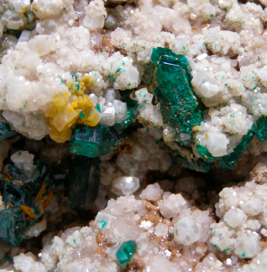 Willemite and Dioptase from Gotala, near Mindouli, Pool Dept., Rep. of Congo [db_pics/pics/fm520e.jpg]