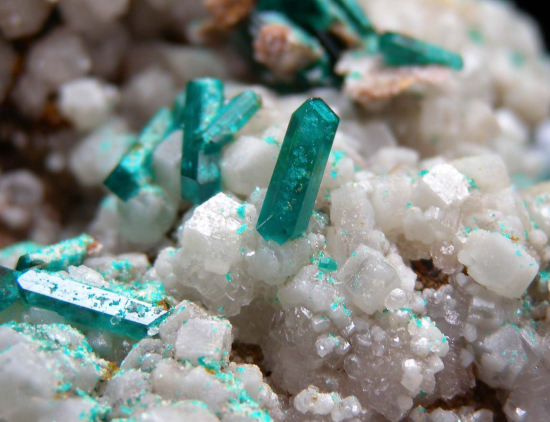 Willemite and Dioptase from Gotala, near Mindouli, Pool Dept., Rep. of Congo [db_pics/pics/fm521c.jpg]