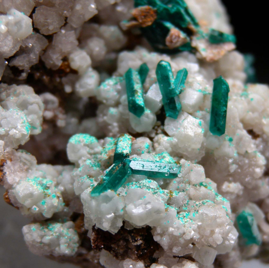Willemite and Dioptase from Gotala, near Mindouli, Pool Dept., Rep. of Congo [db_pics/pics/fm521d.jpg]