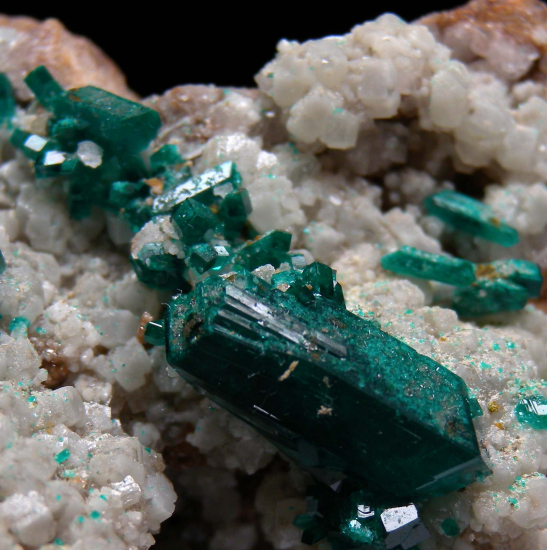 Willemite and Dioptase from Gotala, near Mindouli, Pool Dept., Rep. of Congo [db_pics/pics/fm522b.jpg]
