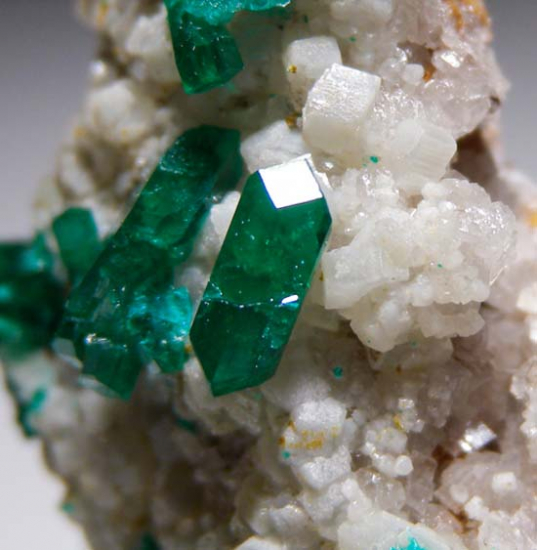 Willemite and Dioptase from Gotala, near Mindouli, Pool Dept., Rep. of Congo [db_pics/pics/fm525d.jpg]