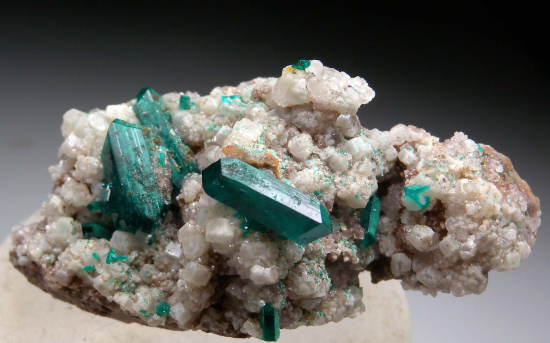 Willemite and Dioptase from Gotala, near Mindouli, Pool Dept., Rep. of Congo [db_pics/pics/fm526a.jpg]