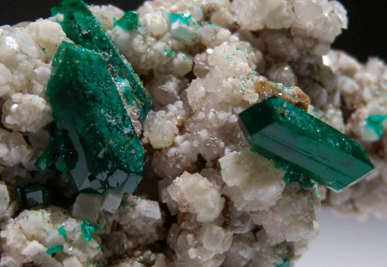 Willemite and Dioptase from Gotala, near Mindouli, Pool Dept., Rep. of Congo [db_pics/pics/fm526d.jpg]