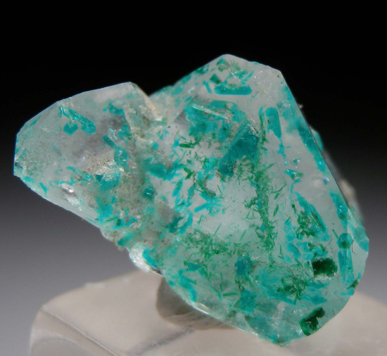Dioptase on/in Quartz from Okatumba Mine, Kaokaveld, Namibia [db_pics/pics/fm540c.jpg]