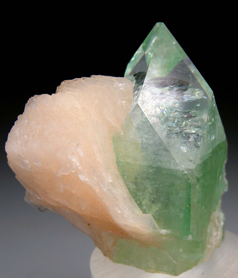 Stilbite on Apophyllite from Aurangabad, Maharshtra, India [db_pics/pics/fm559a.jpg]