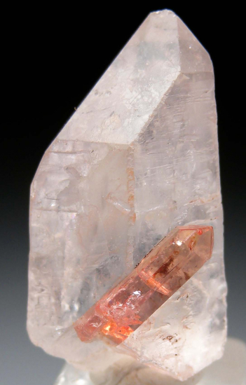 Topaz on Quartz from Ouro Preto, Minas Gerais, Brazil [db_pics/pics/fm561a.jpg]