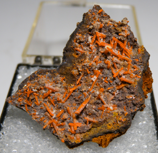 Dundasite with Crocoite from Adelaide Mine, Dundas, Tasmania, Australia [db_pics/pics/fm590a.jpg]