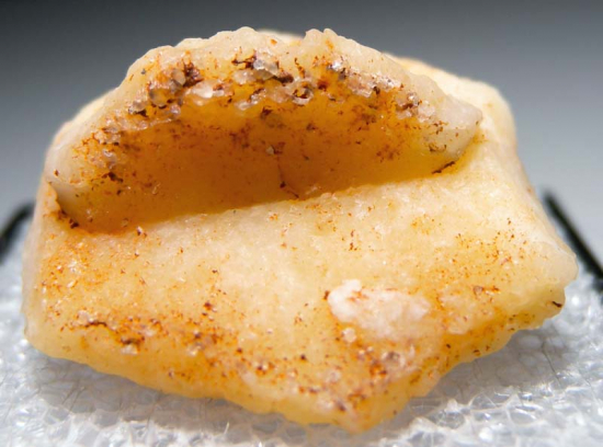 Calcite after Aragonite from Monlith Quarry, Albany Co., Wyoming, USA [db_pics/pics/fm597d.jpg]