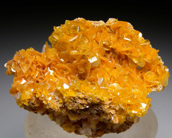Wulfenite with Fluorite from Toughnut Mine, Tombstone, Cochise Co., Arizona, USA [db_pics/pics/fm791a.jpg]