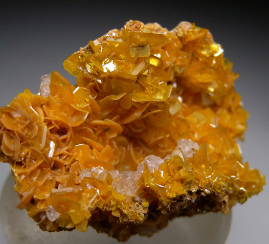 Wulfenite with Fluorite from Toughnut Mine, Tombstone, Cochise Co., Arizona, USA [db_pics/pics/fm791c.jpg]