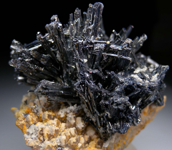 Stibnite on Quartz from Baia Sprie (Felsobanya), Maramures Co., Romania [db_pics/pics/fm792d.jpg]