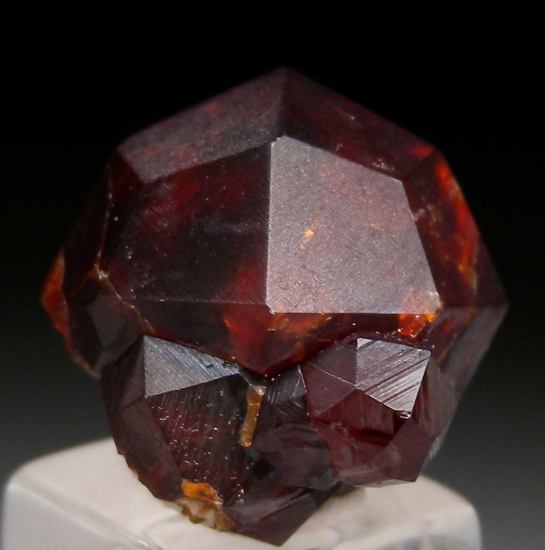 Spessartine on Feldspar from Tongbei, Fujian Prov., China [db_pics/pics/fm805d.jpg]