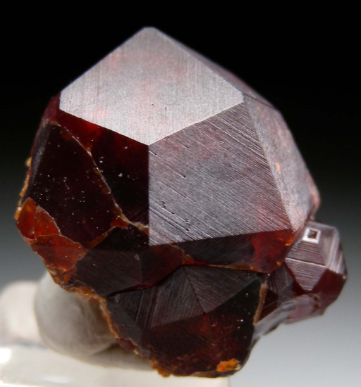 Spessartine on Feldspar from Tongbei, Fujian Prov., China [db_pics/pics/fm805e.jpg]