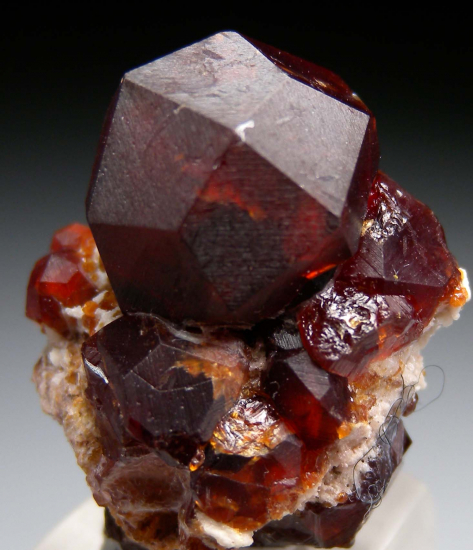 Spessartine on Feldspar from Tongbei, Fujian Prov., China [db_pics/pics/fm806a.jpg]