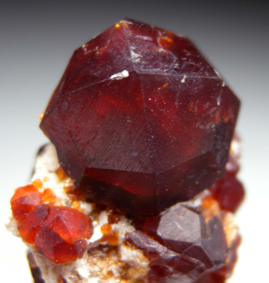 Spessartine on Feldspar from Tongbei, Fujian Prov., China [db_pics/pics/fm806b.jpg]