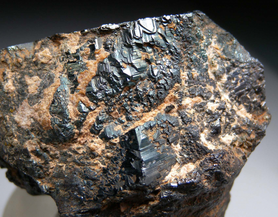 Ilmenite from The Pinnacles Pegmatites, Arkaroola Region (Arkaroola Wilderness Sanctuary; Arkaroola Station), North Flinders Range, South Australia, Australia [db_pics/pics/fm860d.jpg]