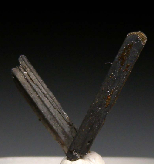 Bismuthinite from Biggenden Mine, Mount Biggenden, Queensland, Australia [db_pics/pics/fm862a.jpg]