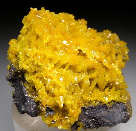 Pyromorphite from Broken Hill, New South Wales, Australia [db_pics/pics/fm871b.jpg]