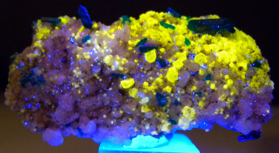 Willemite and Dioptase from Gotala, near Mindouli, Pool Dept., Rep. of Congo [db_pics/pics/fm934f.jpg]