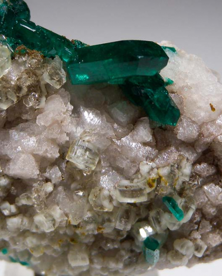 Willemite and Dioptase from Gotala, near Mindouli, Pool Dept., Rep. of Congo [db_pics/pics/fm935b.jpg]