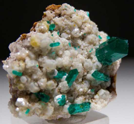 Willemite and Dioptase from Gotala, near Mindouli, Pool Dept., Rep. of Congo [db_pics/pics/fm936b.jpg]