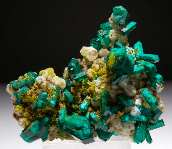 Willemite and Dioptase from Gotala, near Mindouli, Pool Dept., Rep. of Congo [db_pics/pics/fm937a.jpg]