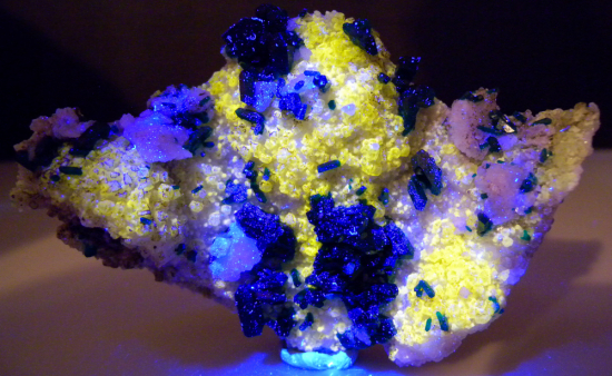 Willemite and Dioptase from Gotala, near Mindouli, Pool Dept., Rep. of Congo [db_pics/pics/fm938d.jpg]