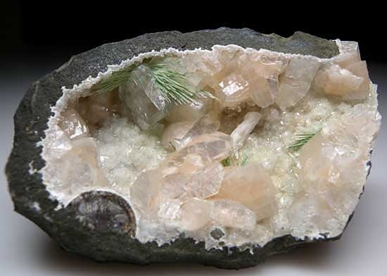 Celedonite in Scolecite with Huelandite from Nasik, India [db_pics/pics/in100a.jpg]