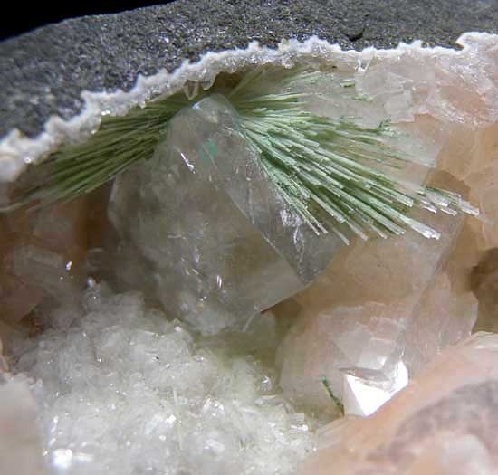 Celedonite in Scolecite with Huelandite from Nasik, India [db_pics/pics/in100b.jpg]